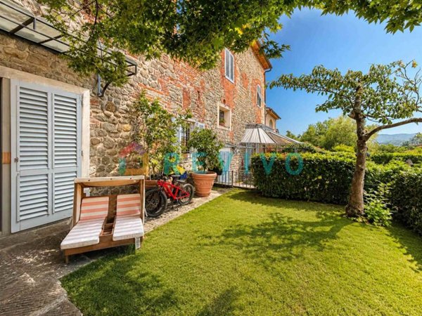 casa indipendente in vendita a Pistoia in zona Pontelungo