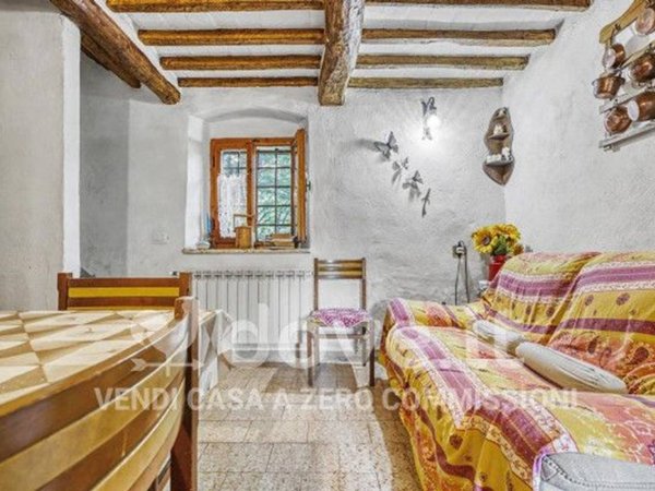 casa indipendente in vendita a Pistoia in zona Le Piastre