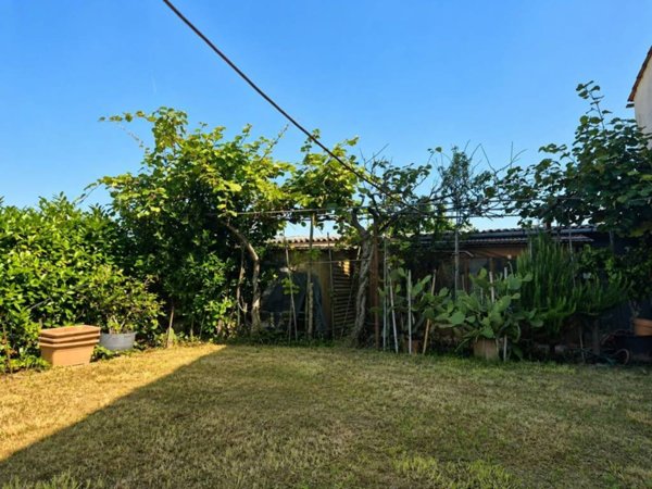 casa indipendente in vendita a Pistoia in zona Bottegone