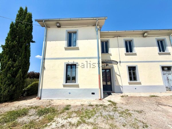 casa indipendente in vendita a Pistoia in zona Bottegone