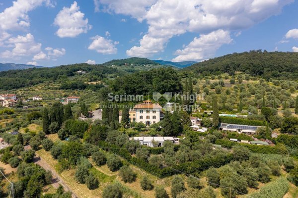 villa in vendita a Pistoia in zona Centro Città