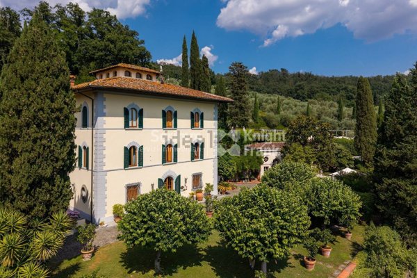 villa in vendita a Pistoia in zona Stadio