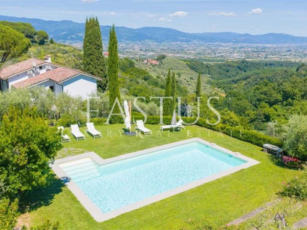 casa indipendente in vendita a Pistoia in zona Spazzavento