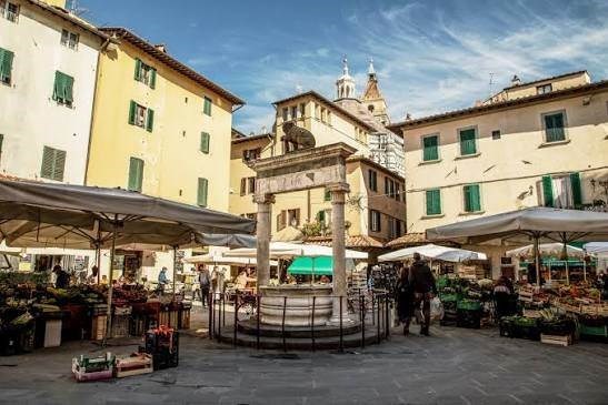 negozio in vendita a Pistoia in zona Centro Città