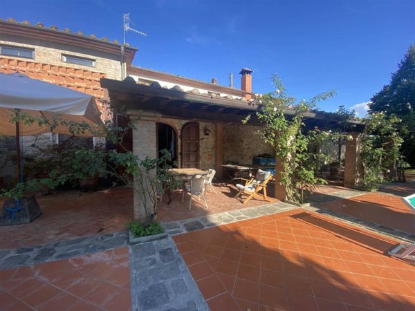 casa indipendente in vendita a Pistoia
