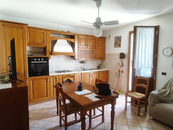 casa indipendente in vendita a Pistoia in zona Bottegone