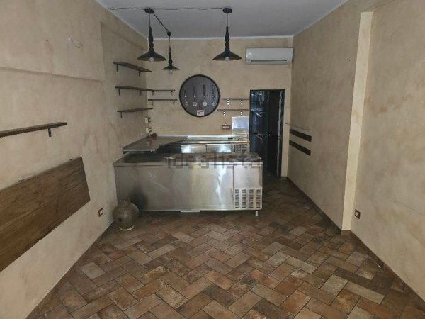locale di sgombero in vendita a Pistoia in zona Centro Città