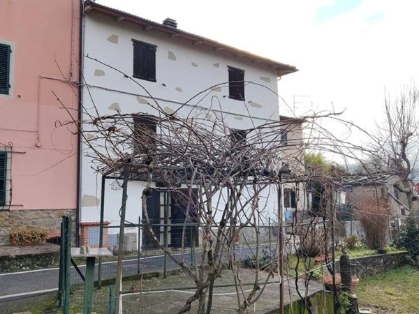 casa indipendente in vendita a Pistoia in zona Baggio