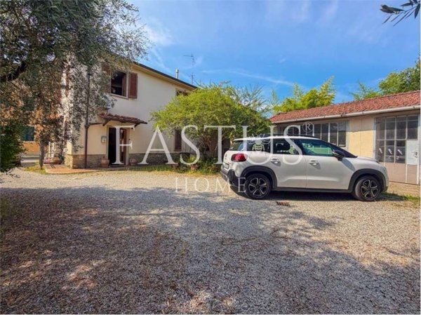casa indipendente in vendita a Pistoia in zona Spazzavento