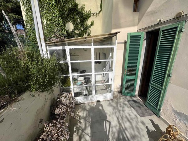 casa indipendente in vendita a Pistoia in zona Stadio