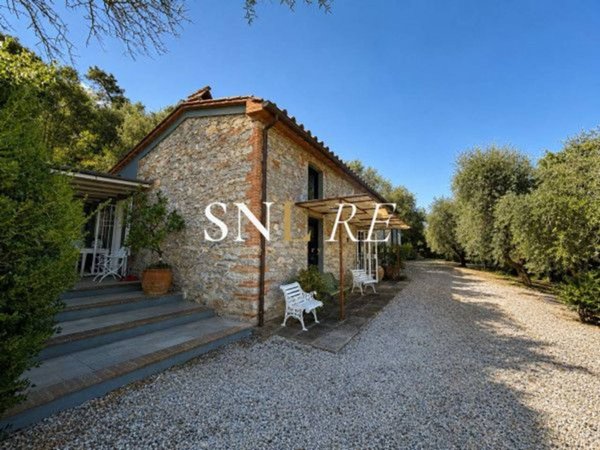 casa indipendente in vendita a Pistoia in zona Centro Città