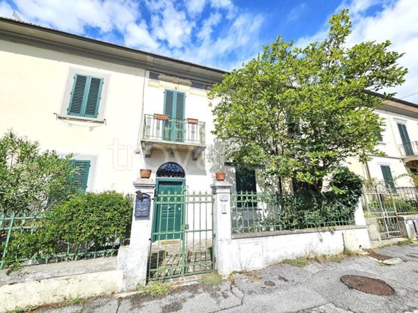 casa indipendente in vendita a Pistoia in zona Stadio