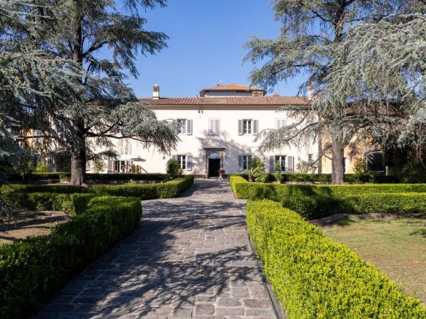 casa indipendente in vendita a Pistoia in zona Centro Città