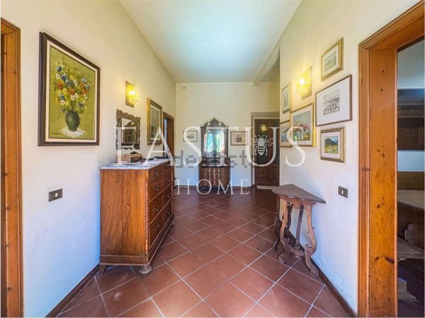 casa indipendente in vendita a Pistoia in zona Centro Città