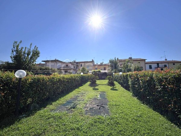 casa indipendente in vendita a Pistoia in zona Stadio