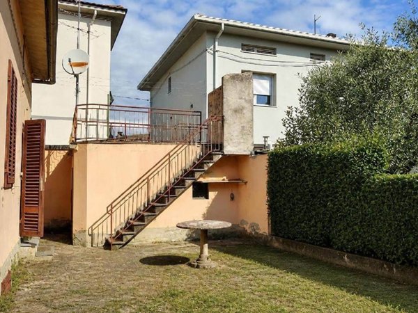 casa indipendente in vendita a Pistoia in zona Stadio