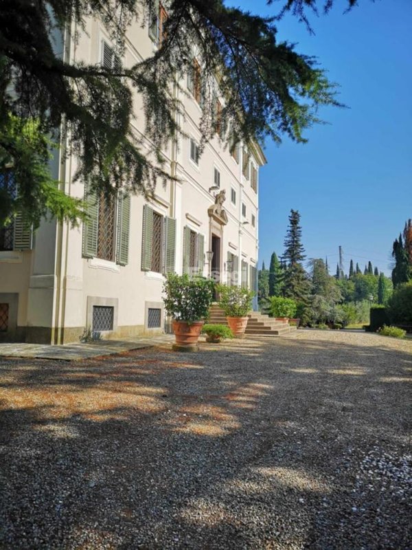 intera palazzina in vendita a Pistoia in zona Centro Città