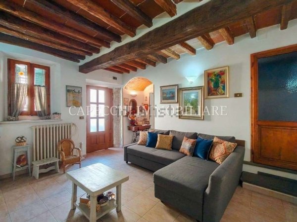 casa indipendente in vendita a Pistoia in zona Spazzavento
