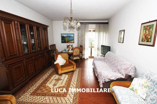 casa indipendente in vendita a Ponte Buggianese in zona Fattoria