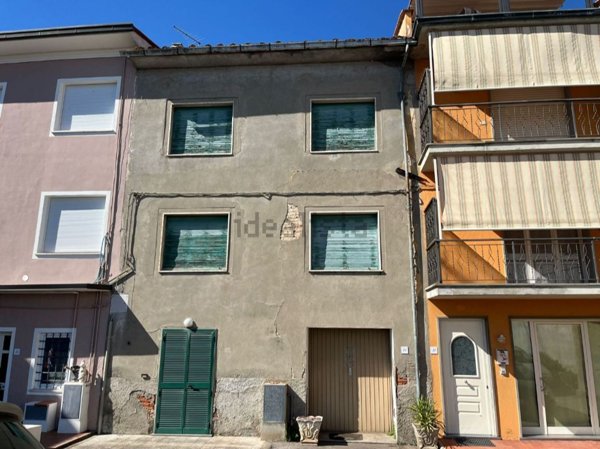 casa indipendente in vendita a Ponte Buggianese