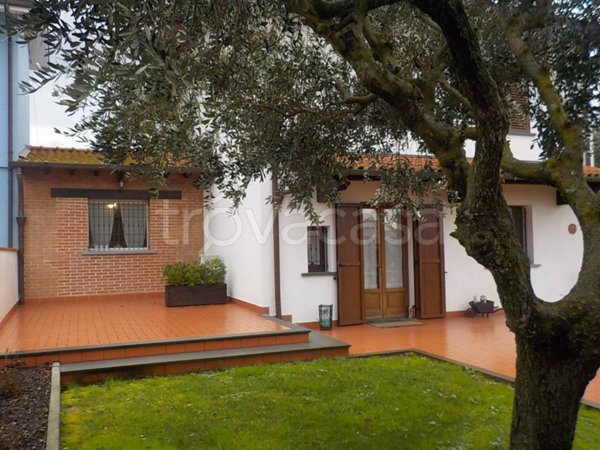 casa indipendente in vendita a Ponte Buggianese in zona Vione