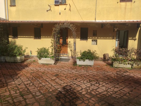 casa indipendente in vendita a Ponte Buggianese in zona Vione