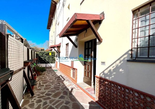 casa indipendente in vendita a Ponte Buggianese in zona Vione