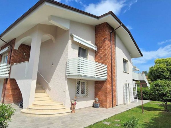 casa indipendente in vendita a Ponte Buggianese