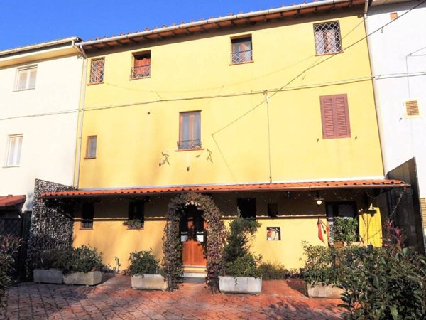 casa indipendente in vendita a Ponte Buggianese in zona Vione