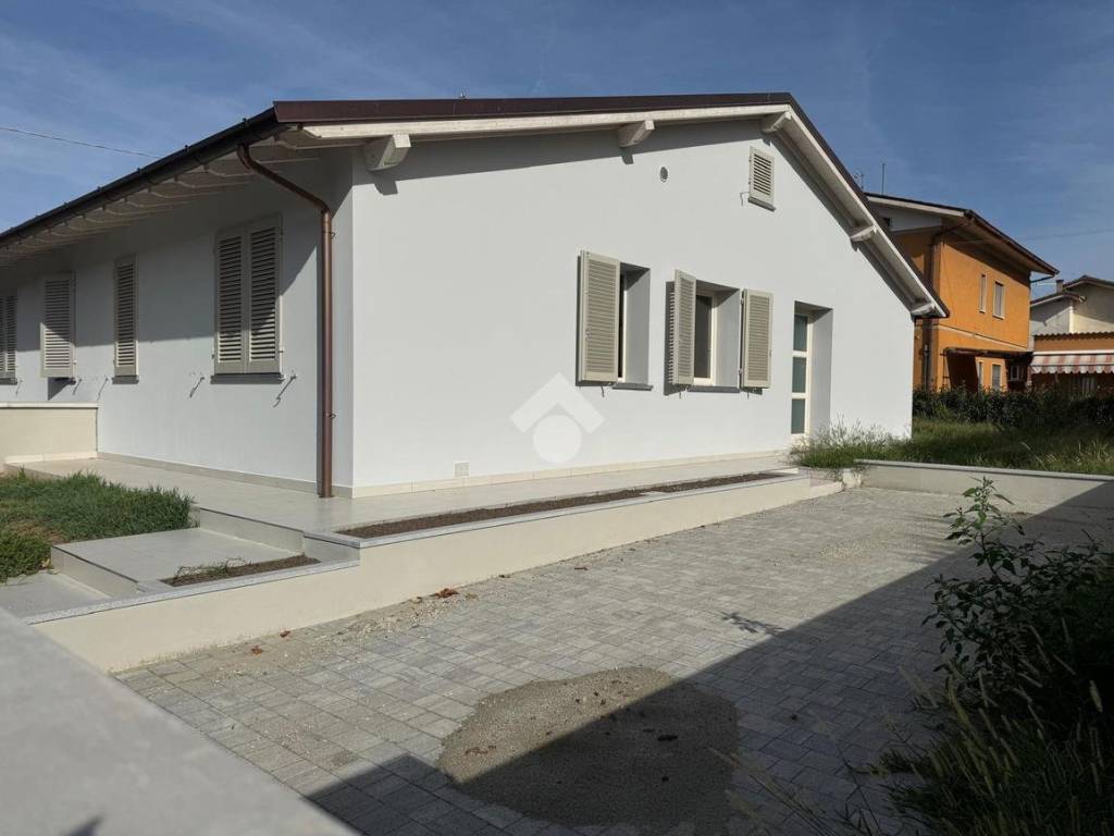casa indipendente in vendita a Ponte Buggianese