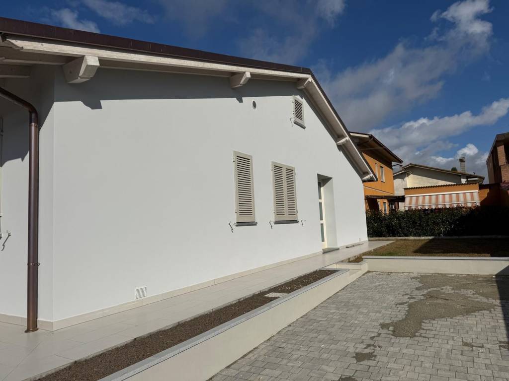 casa indipendente in vendita a Ponte Buggianese