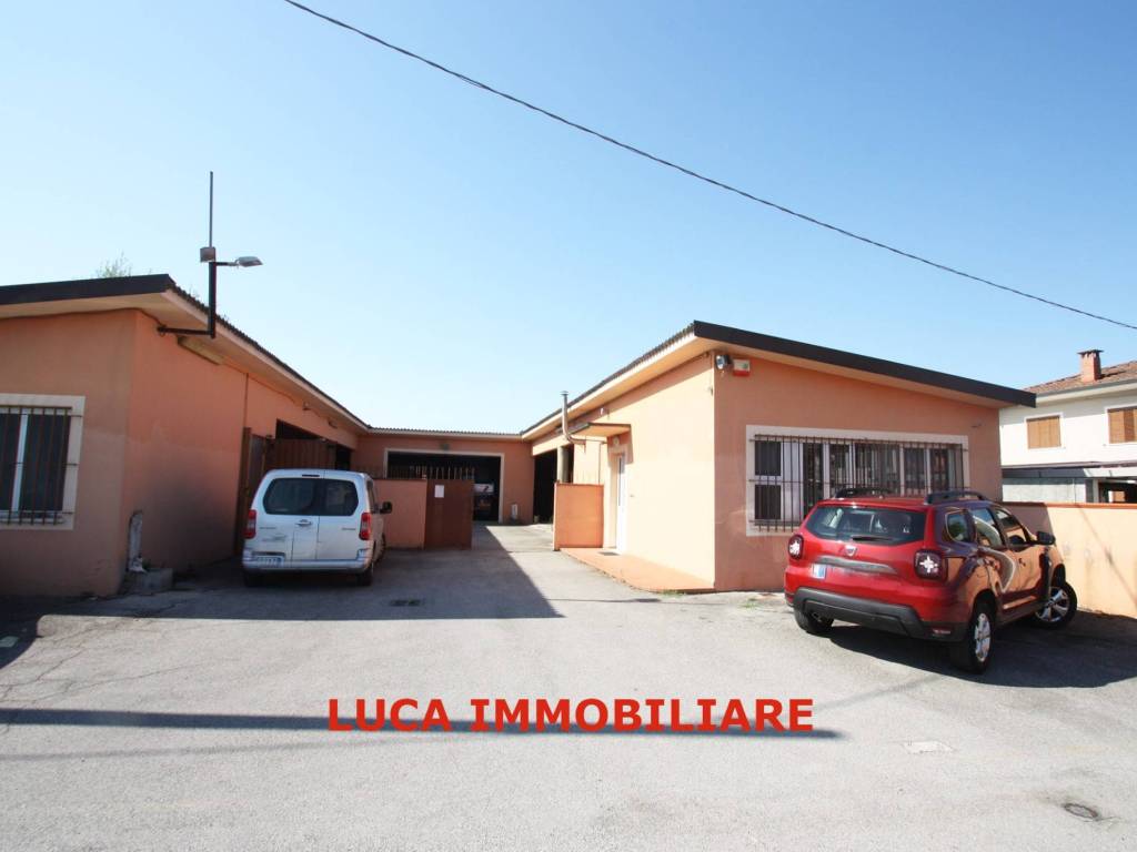 locale commerciale in vendita a Ponte Buggianese in zona Anchione