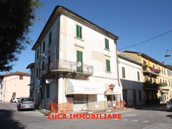 intera palazzina in vendita a Ponte Buggianese