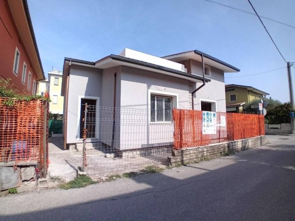 casa indipendente in vendita a Ponte Buggianese