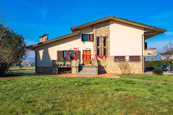 casa indipendente in vendita a Ponte Buggianese