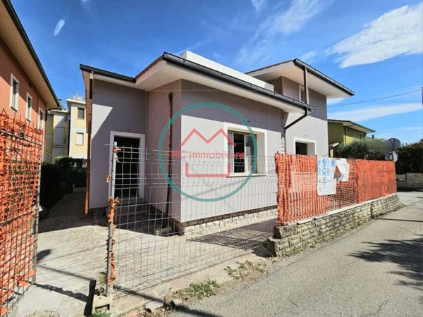 casa indipendente in vendita a Ponte Buggianese