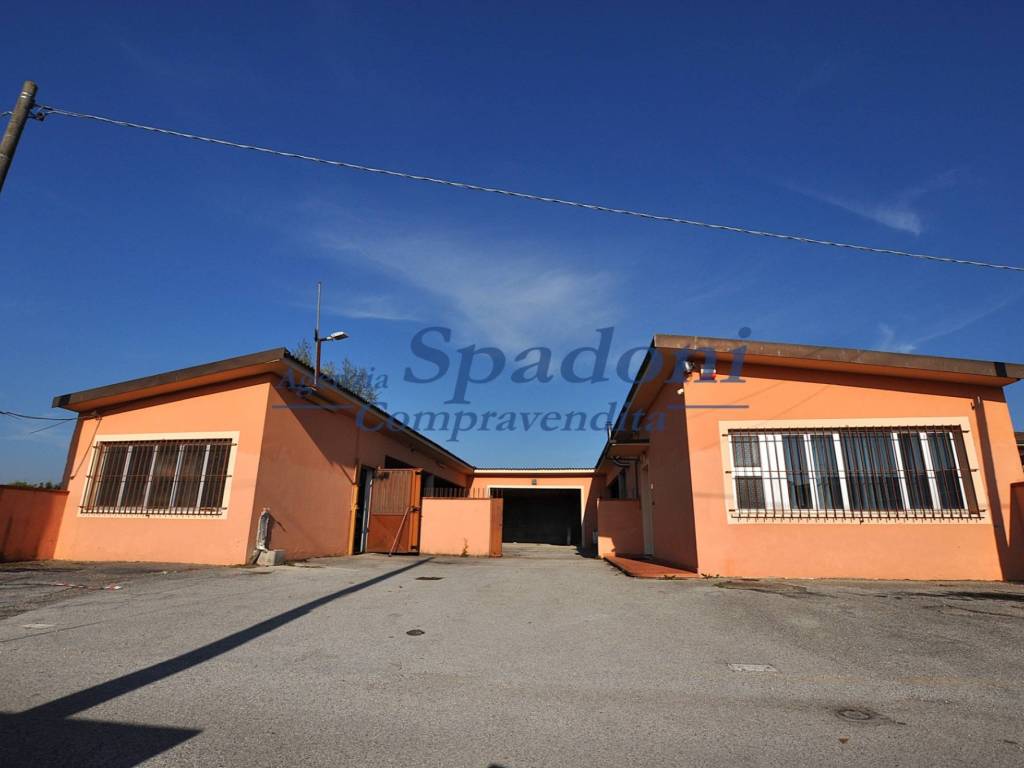 locale commerciale in vendita a Ponte Buggianese in zona Anchione