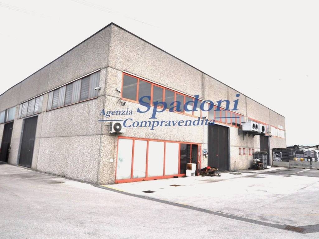 locale commerciale in vendita a Ponte Buggianese