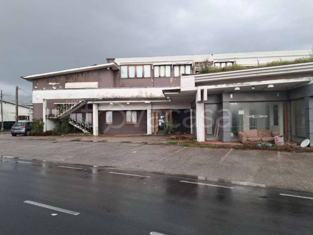 locale commerciale in vendita a Ponte Buggianese