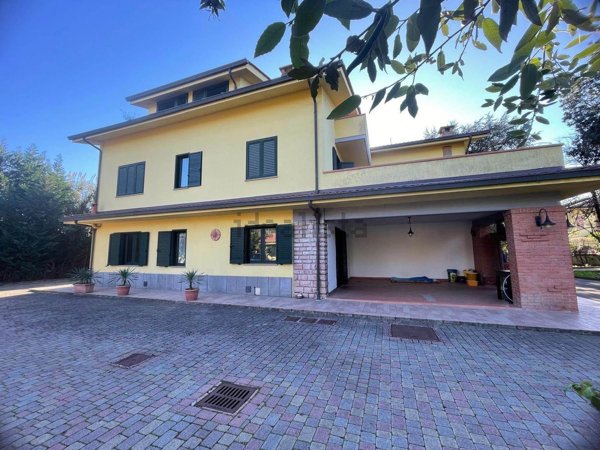 casa indipendente in vendita a Ponte Buggianese