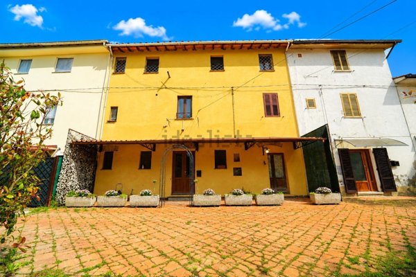 casa indipendente in vendita a Ponte Buggianese in zona Vione
