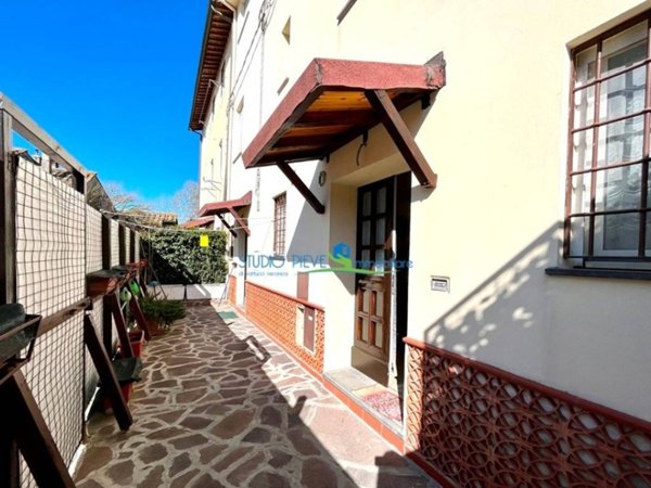 casa indipendente in vendita a Ponte Buggianese in zona Vione