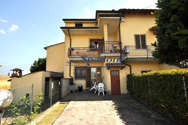 casa indipendente in vendita a Ponte Buggianese in zona Fattoria
