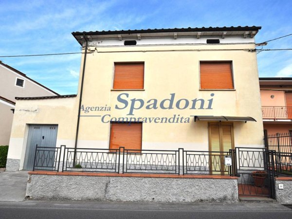 casa indipendente in vendita a Ponte Buggianese in zona Fattoria