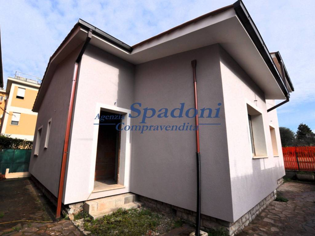 casa indipendente in vendita a Ponte Buggianese in zona Fattoria