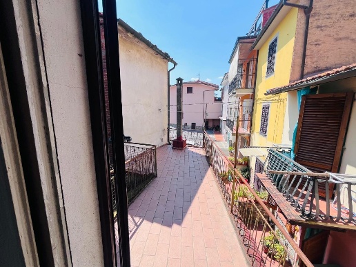 intera palazzina in vendita a Ponte Buggianese