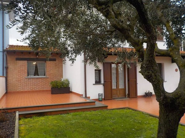 casa indipendente in vendita a Ponte Buggianese in zona Vione