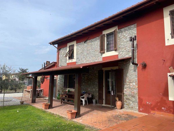 casa indipendente in vendita a Ponte Buggianese in zona Albinatico