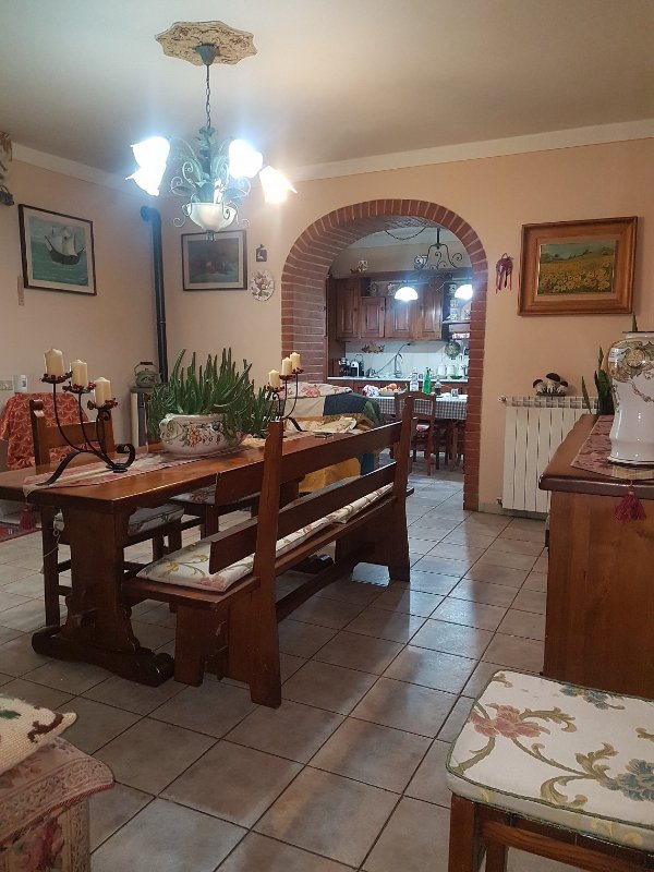 casa indipendente in vendita a Quarrata in zona Lucciano
