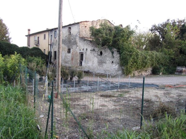 casa indipendente in vendita a Quarrata in zona Ferruccia